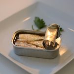 Kan du äta benen i konserverad fisk: nutritionister har gett